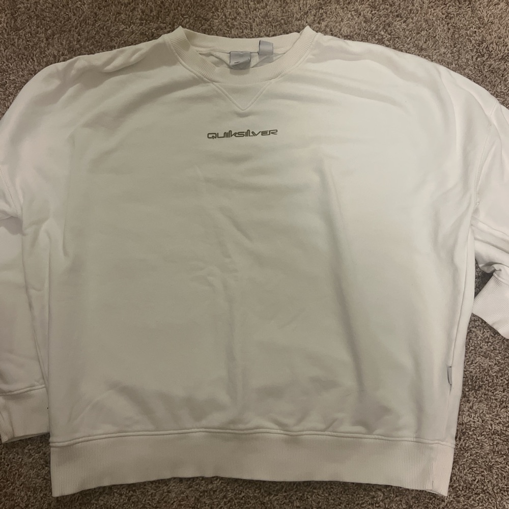 2000’s white crew neck with quicksilver logo